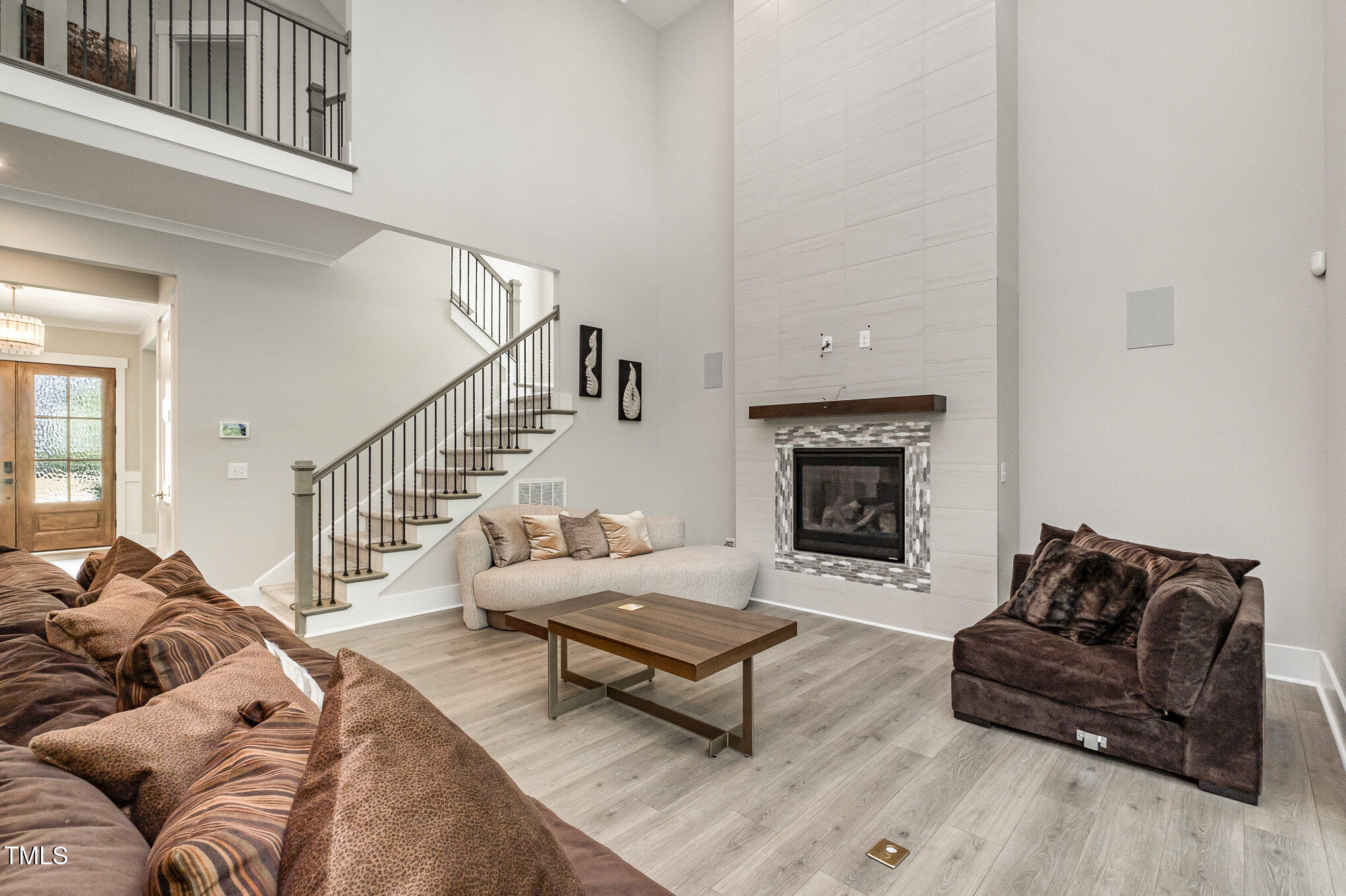 1112 Valley Rose Way