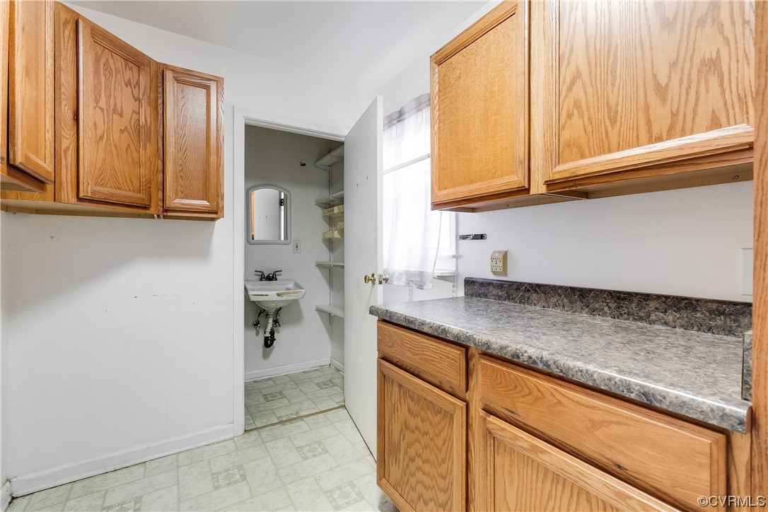 7906 Dalmain Dr