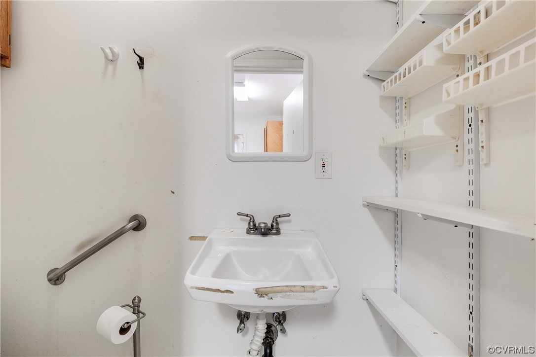 7906 Dalmain Dr