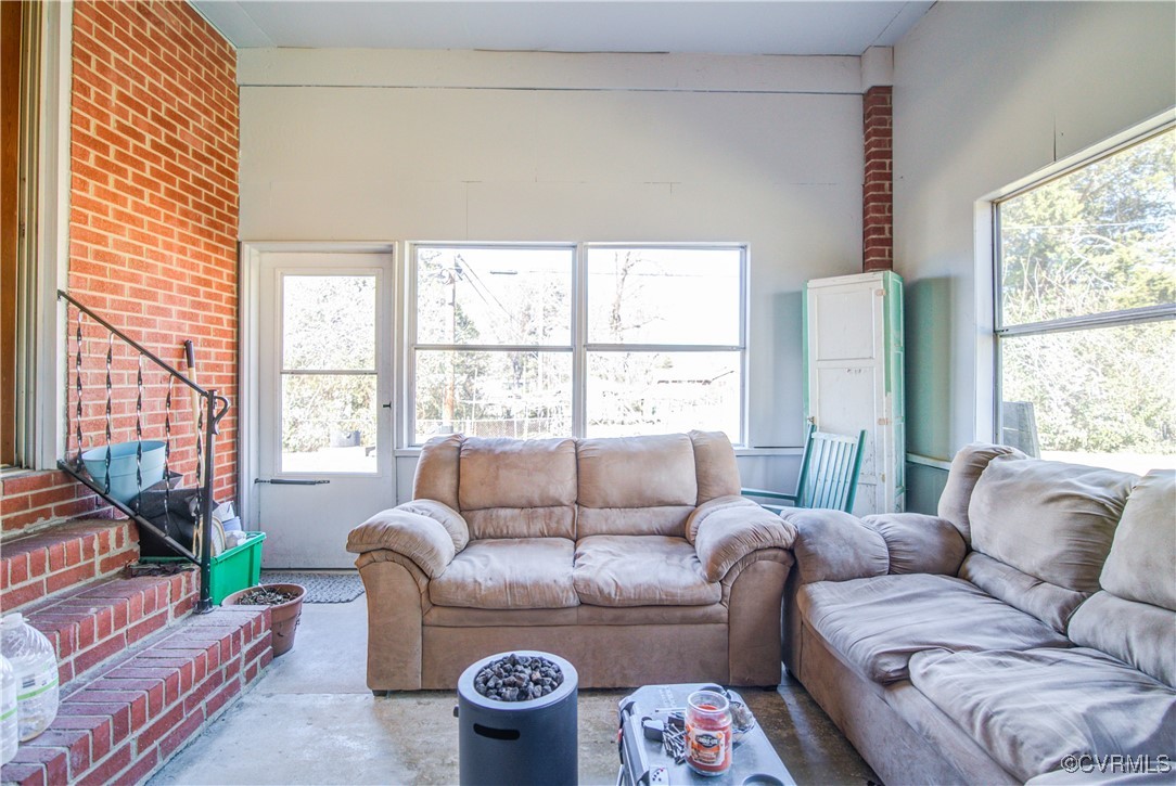 8802 Greenford Dr