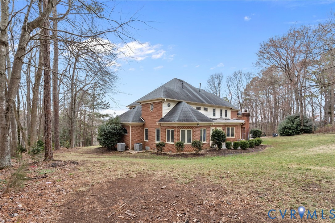 2121 Christendom Dr