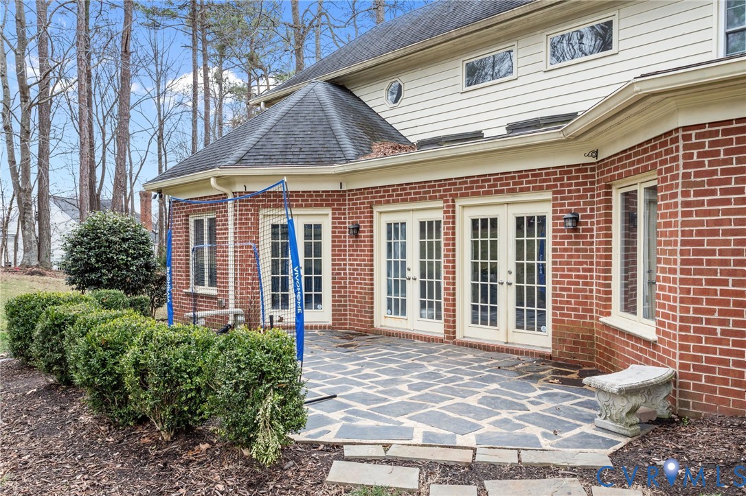 2121 Christendom Dr
