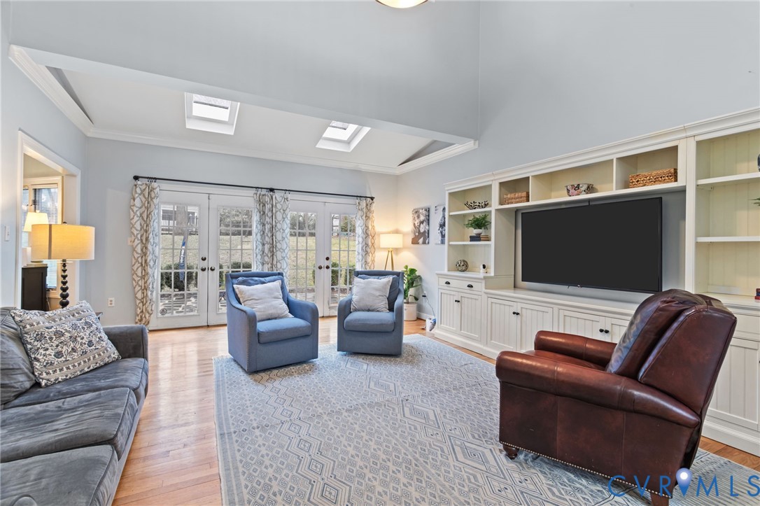 2121 Christendom Dr