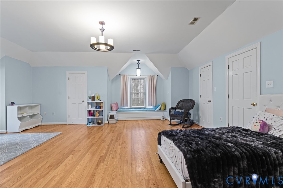 2121 Christendom Dr