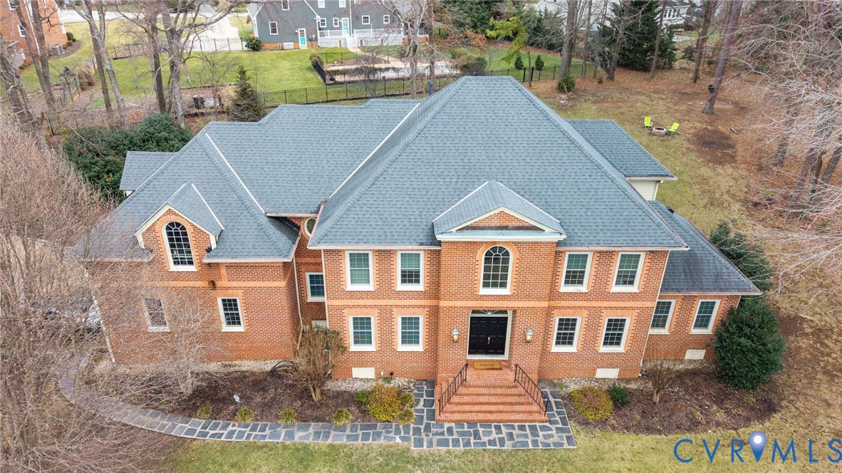 2121 Christendom Dr