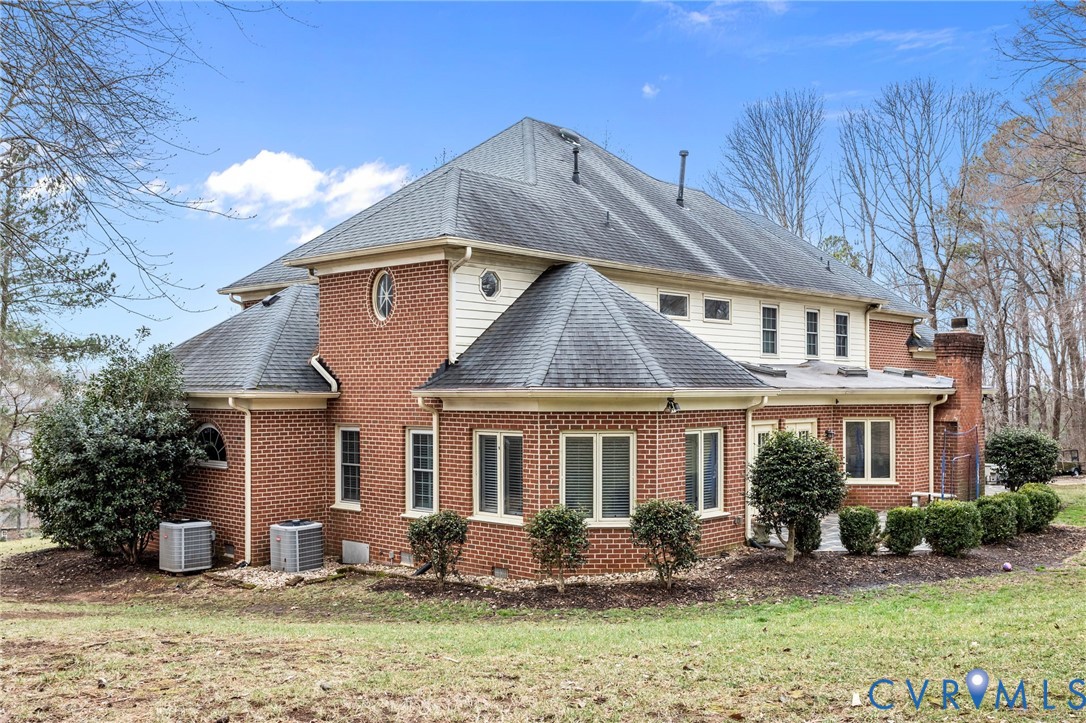 2121 Christendom Dr