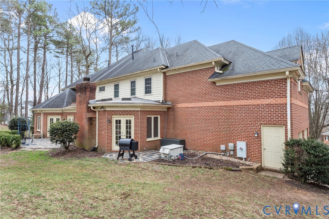 2121 Christendom Dr
