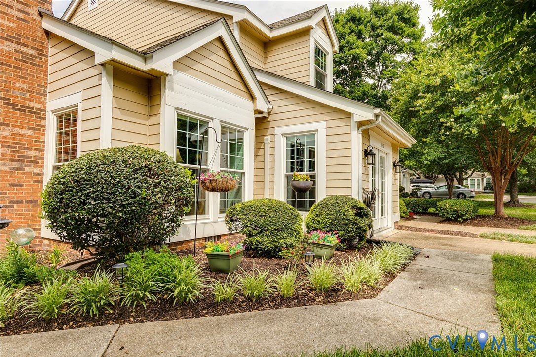 1800 Fairwind Cir