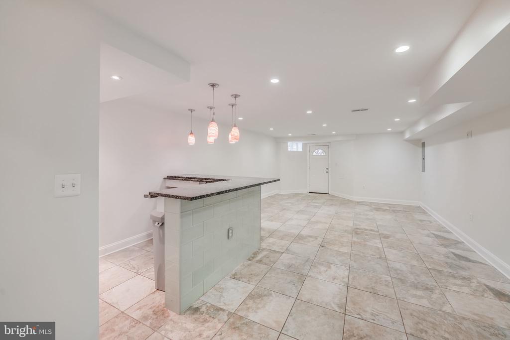 27 Todd Pl NE