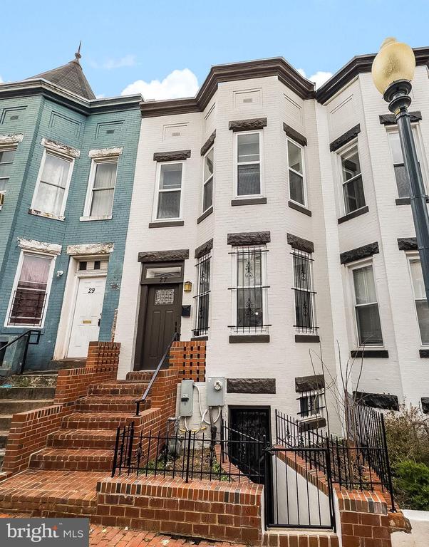 27 Todd Pl NE