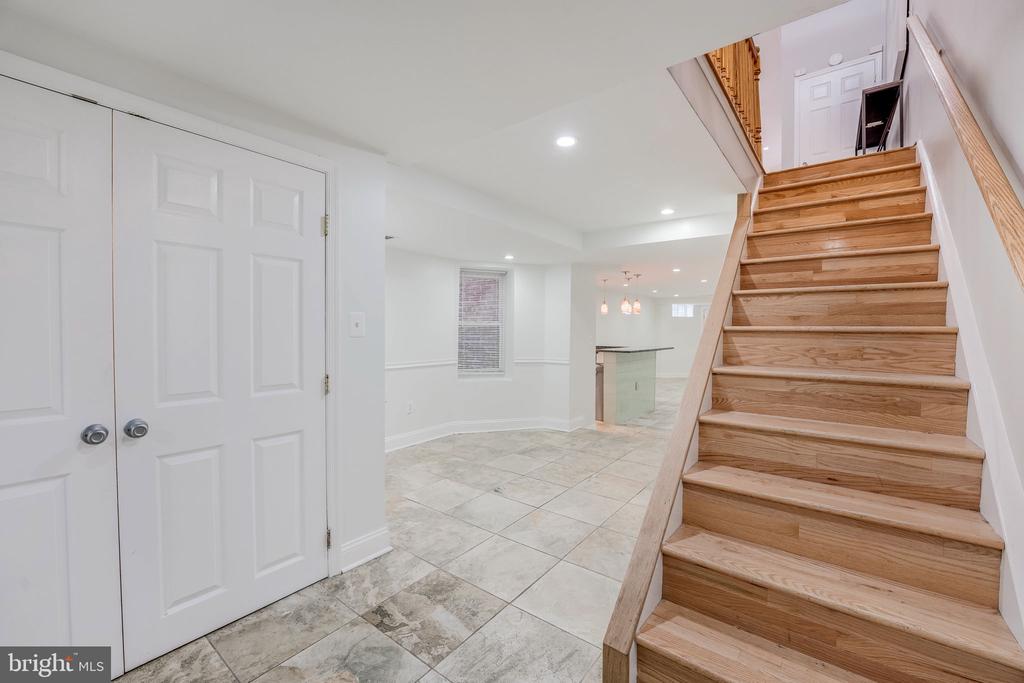 27 Todd Pl NE