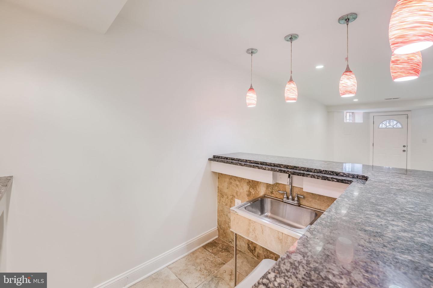 27 Todd Pl NE