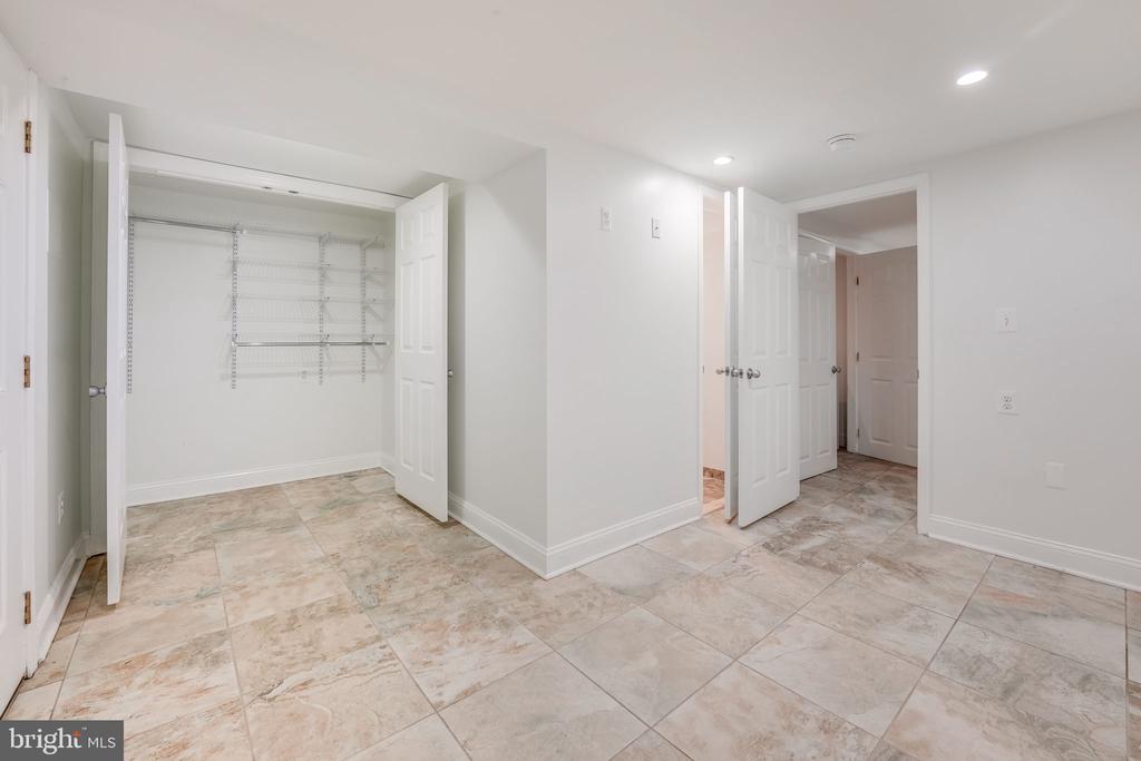 27 Todd Pl NE