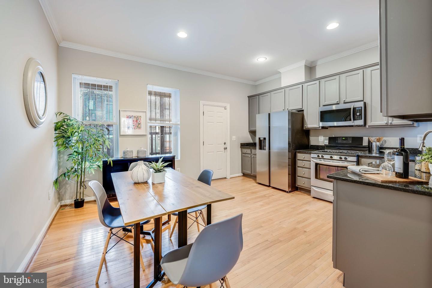 27 Todd Pl NE