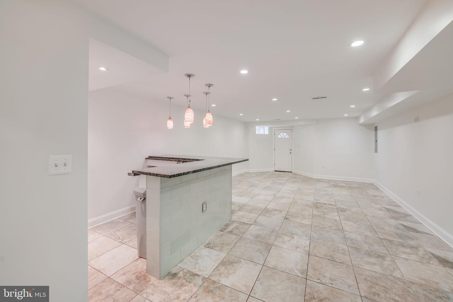 27 Todd Pl NE