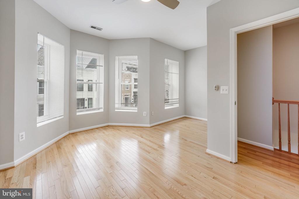 27 Todd Pl NE