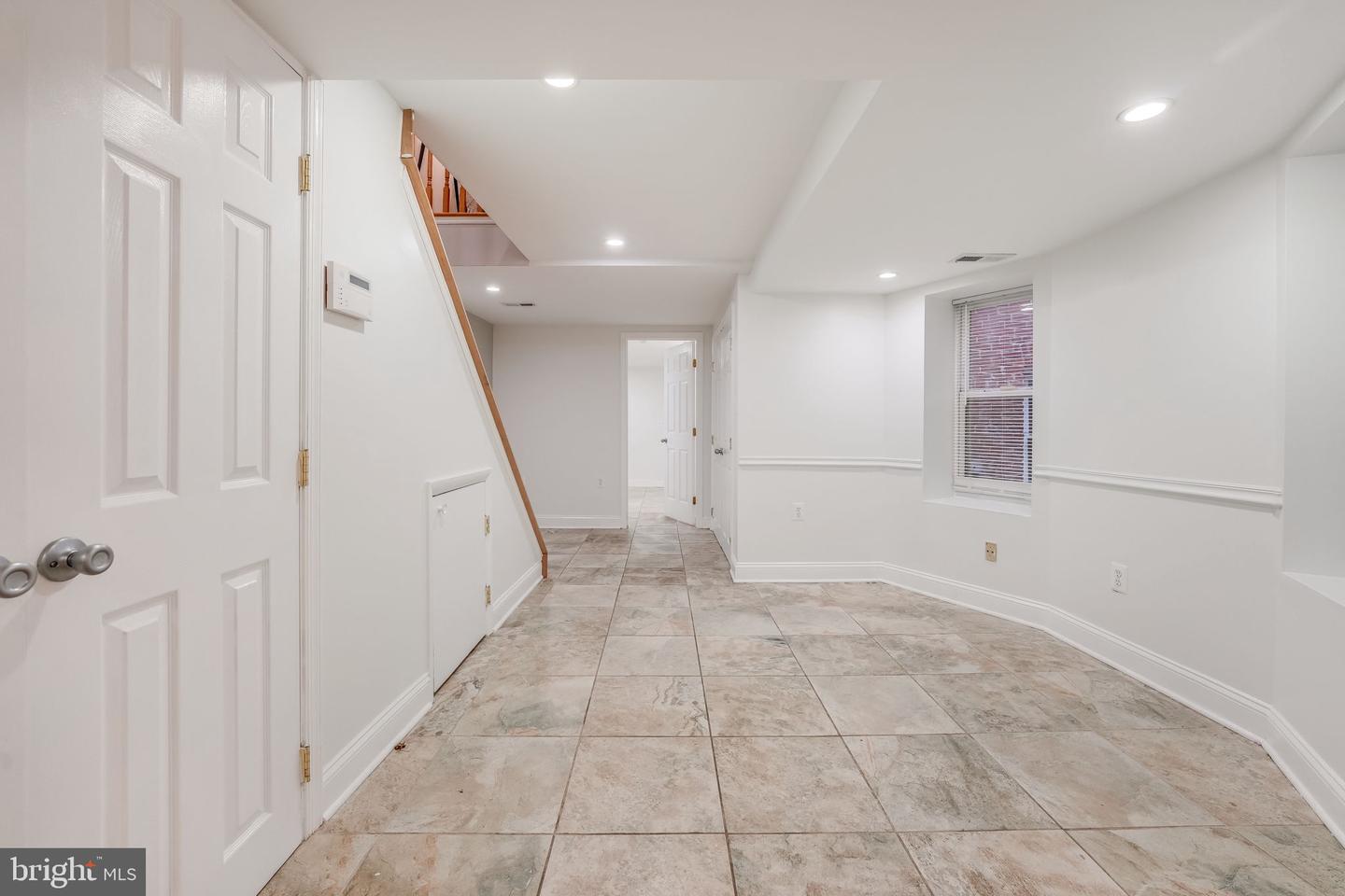 27 Todd Pl NE