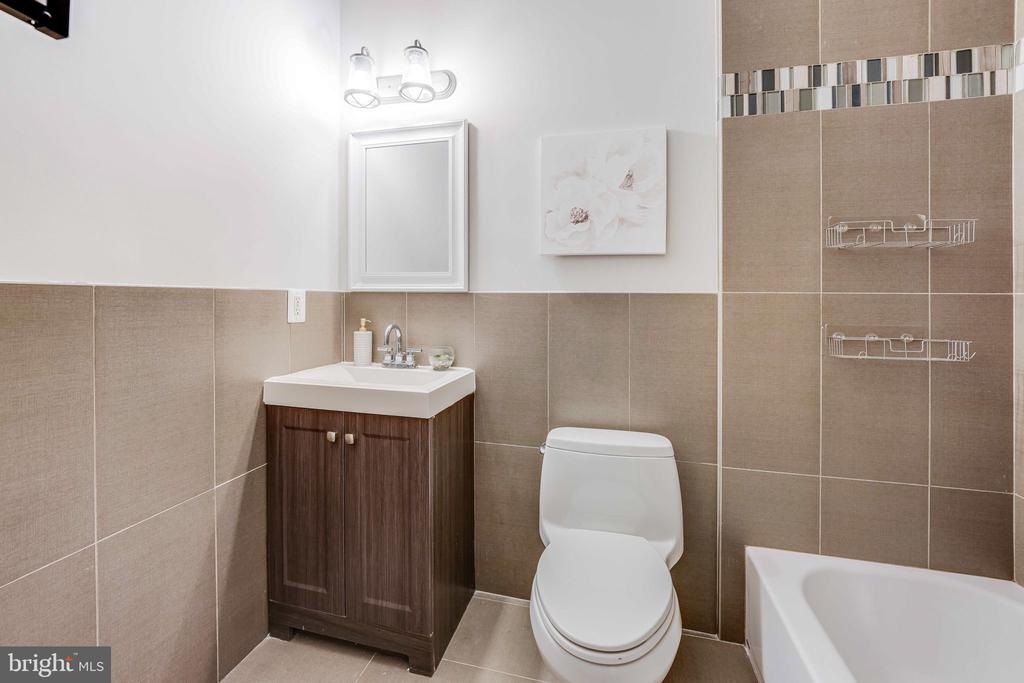 27 Todd Pl NE