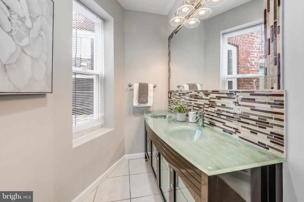27 Todd Pl NE