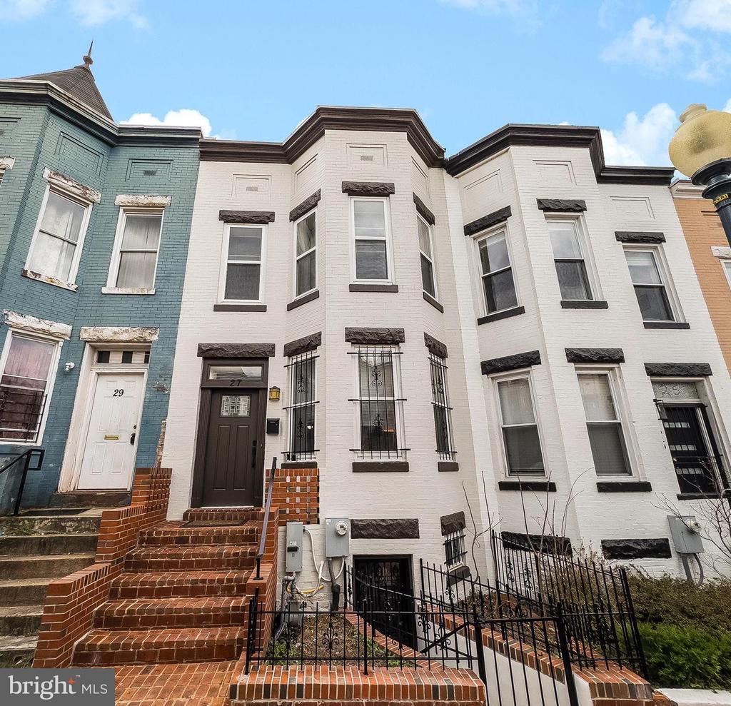 27 Todd Pl NE