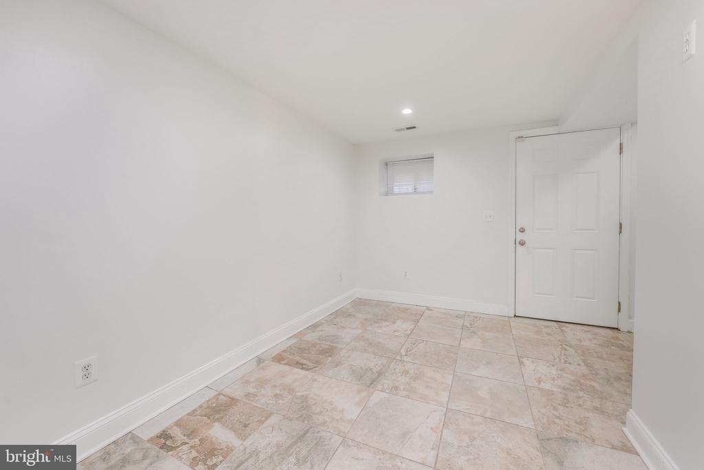 27 Todd Pl NE
