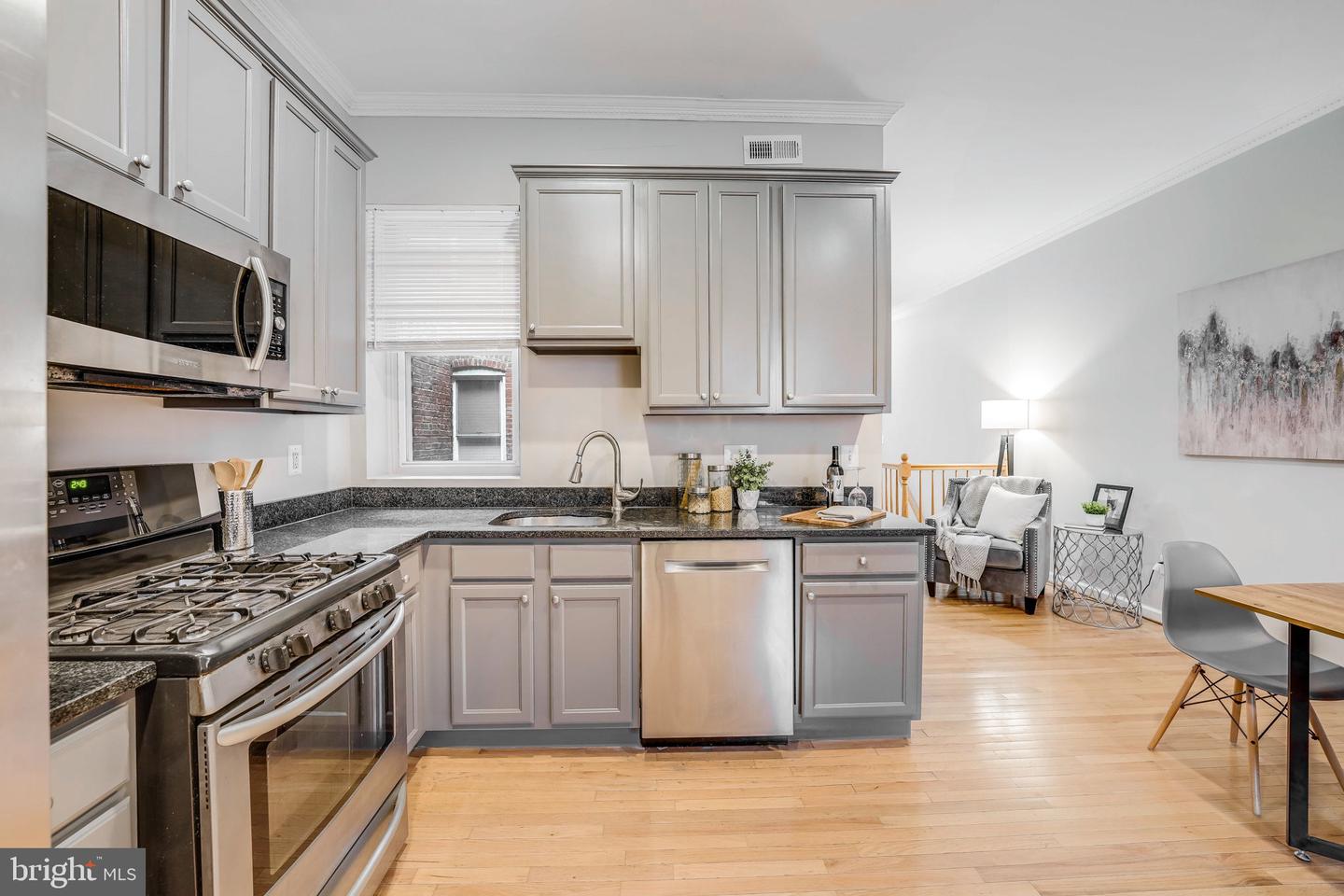 27 Todd Pl NE