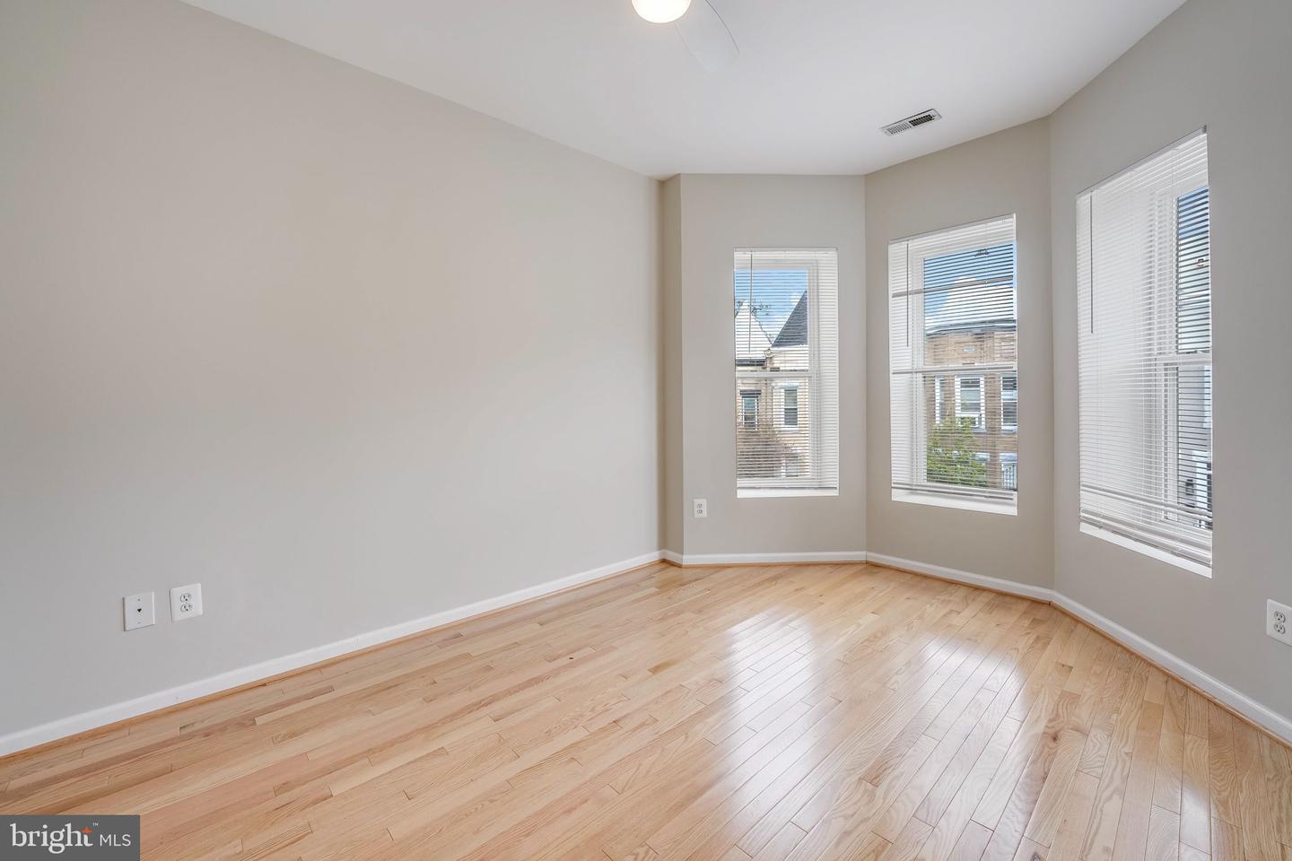 27 Todd Pl NE