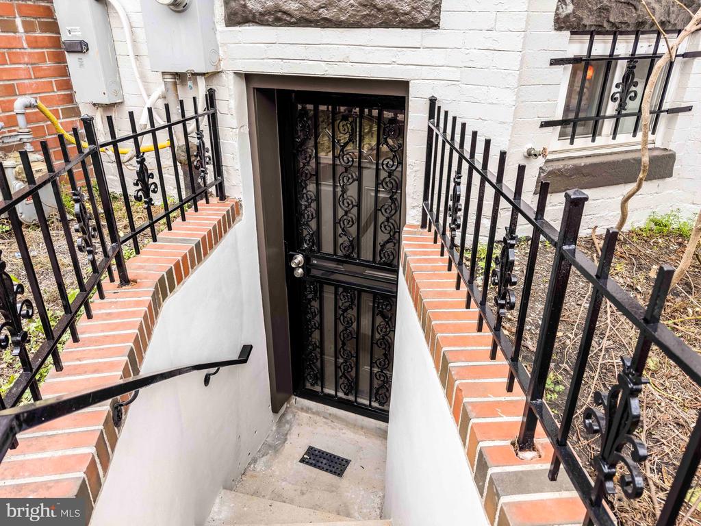 27 Todd Pl NE