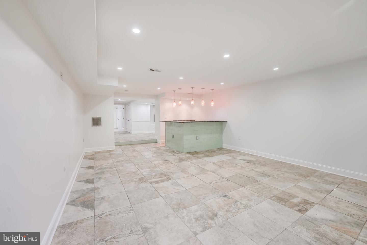 27 Todd Pl NE