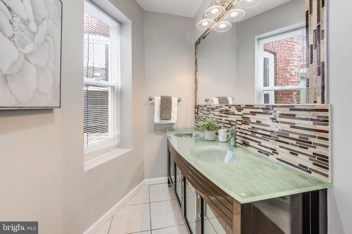 27 Todd Pl NE