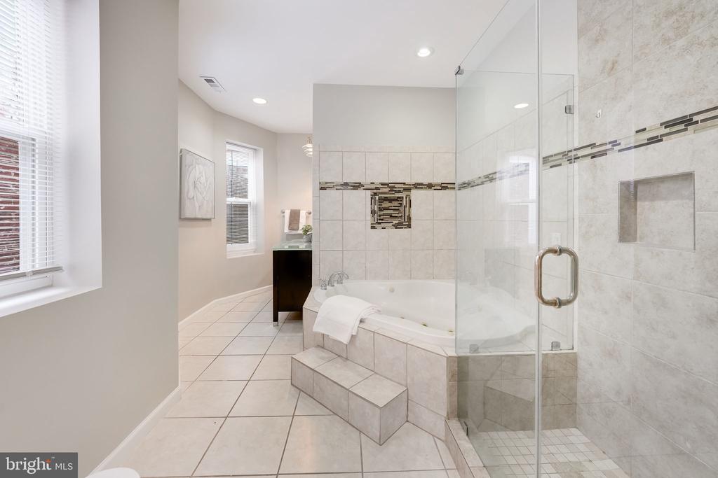 27 Todd Pl NE
