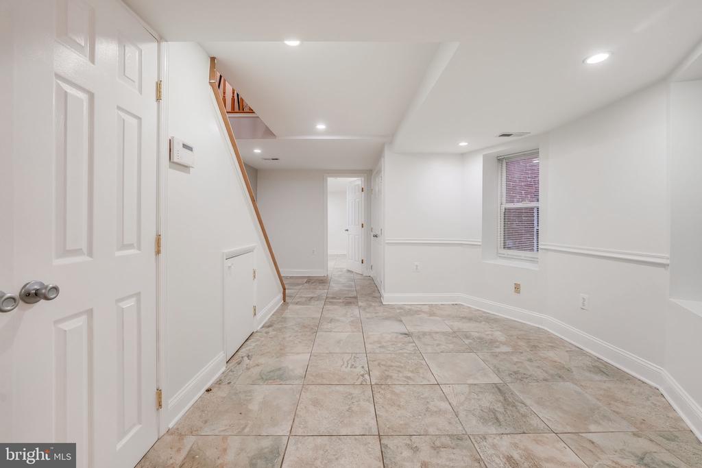 27 Todd Pl NE