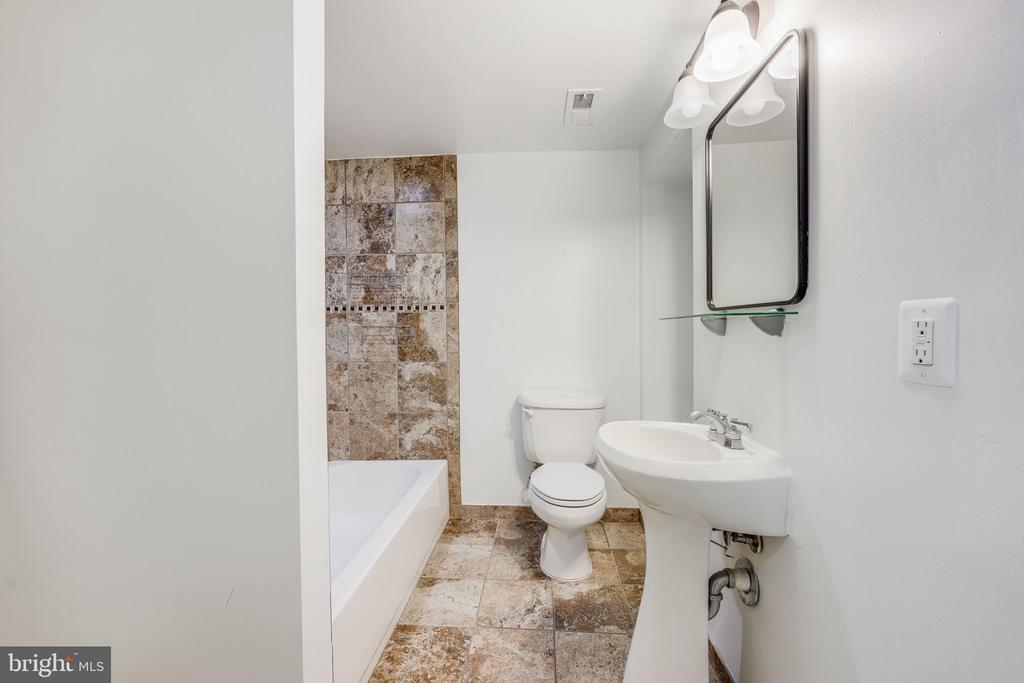 27 Todd Pl NE