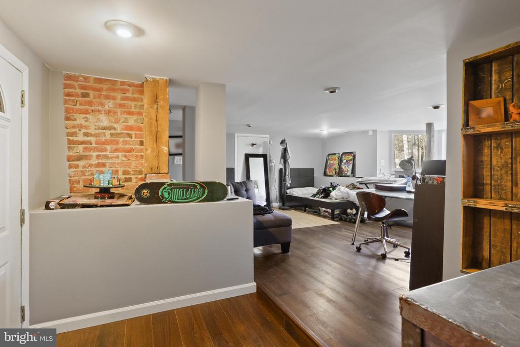 206 GROVE AVENUE