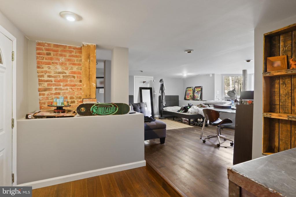 206 GROVE AVENUE
