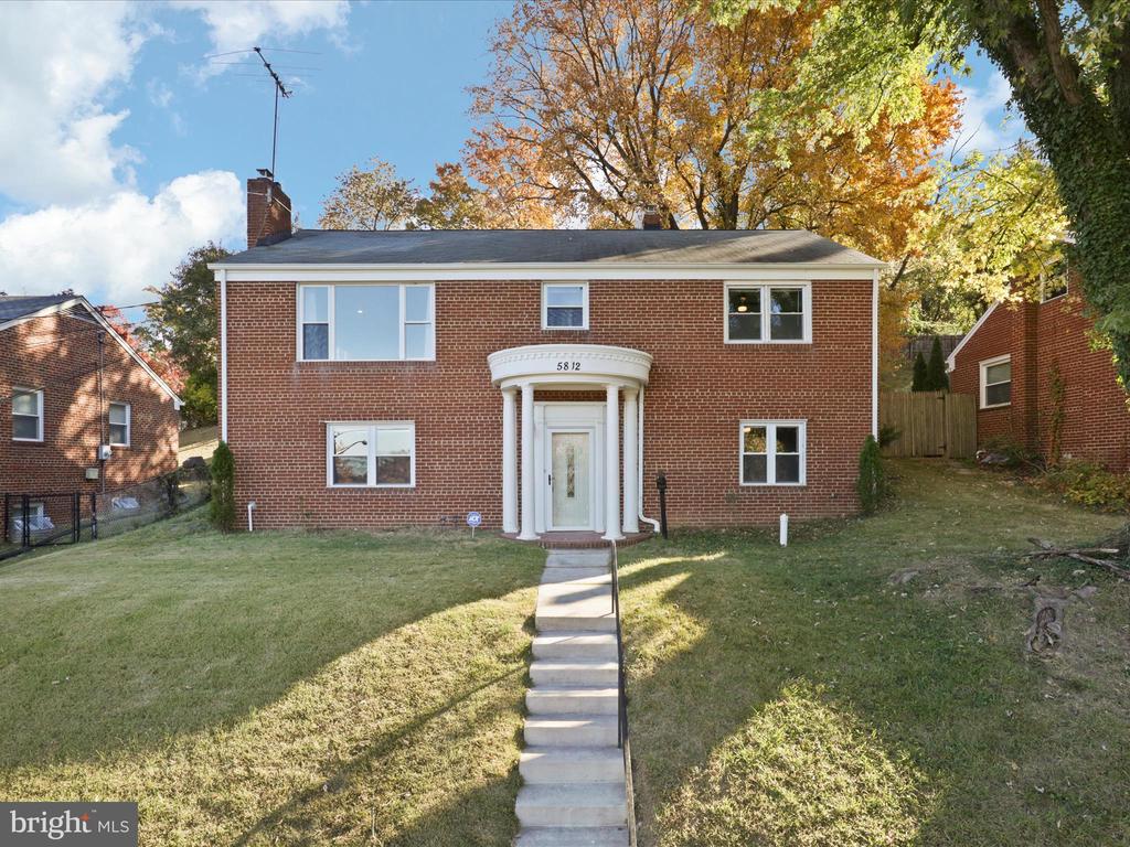 5812 WOODLAND DR