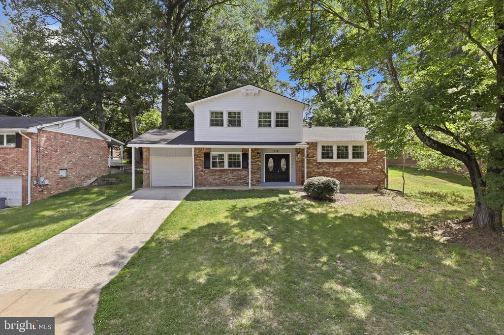 716 CALVERT LANE