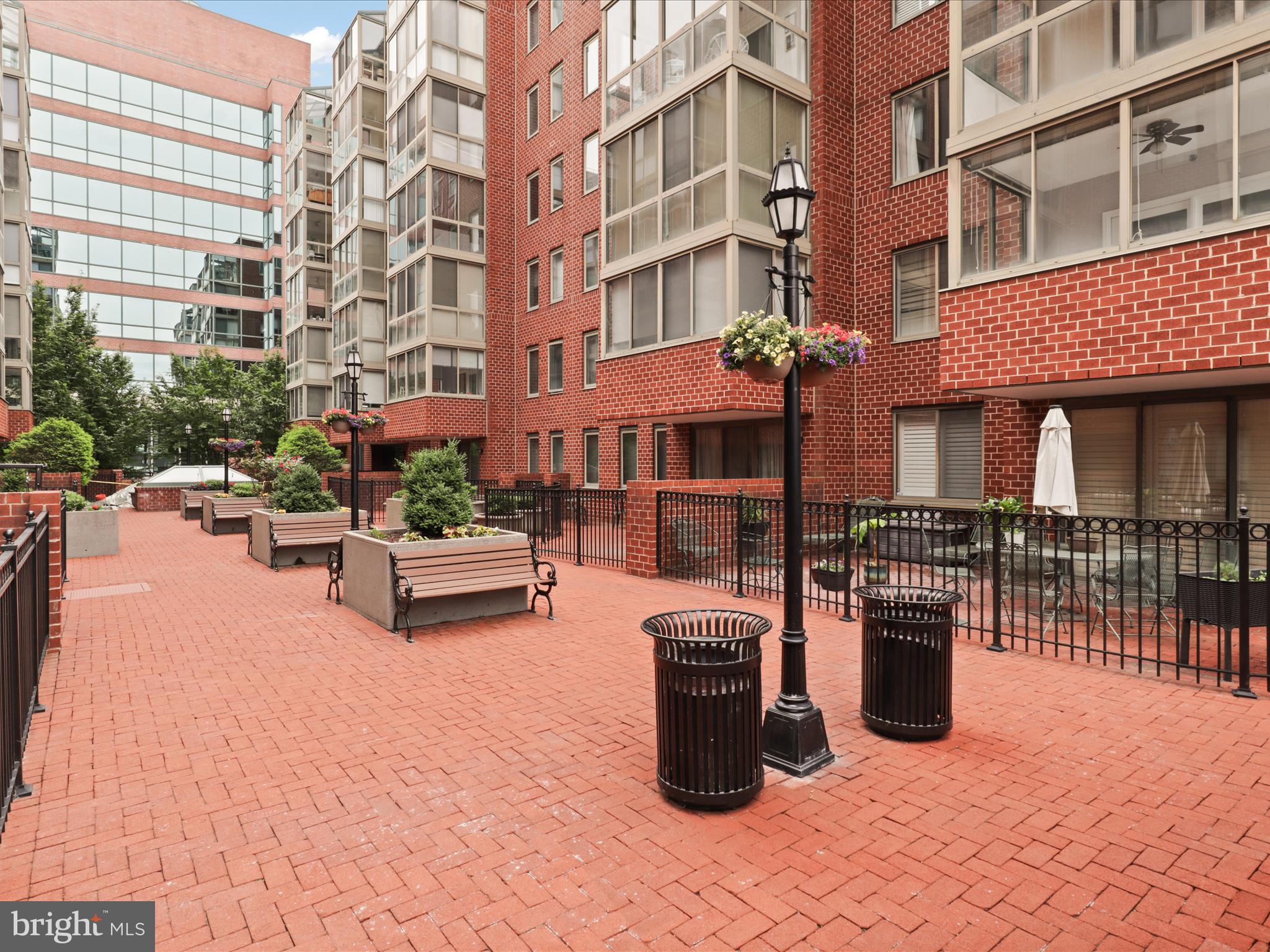 1045 N Utah St #2-404