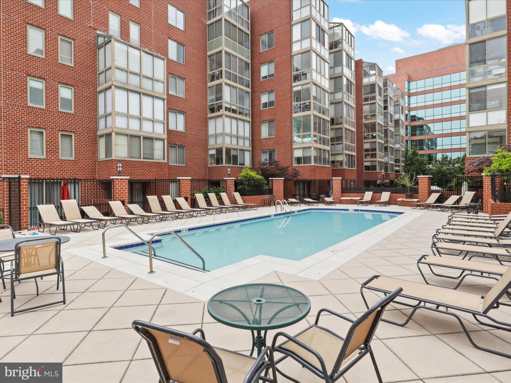 1045 N Utah St #2-404