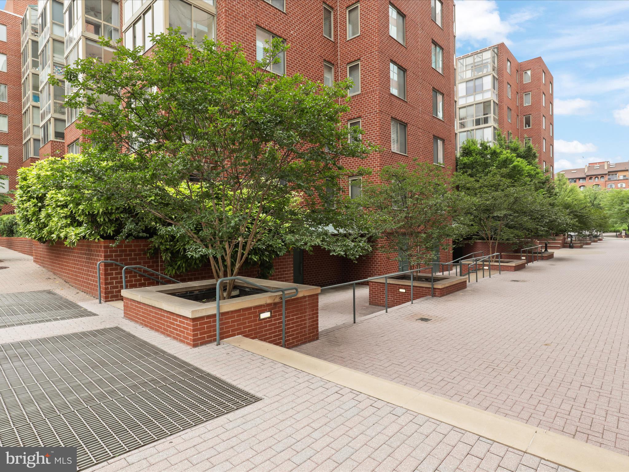 1045 N Utah St #2-404