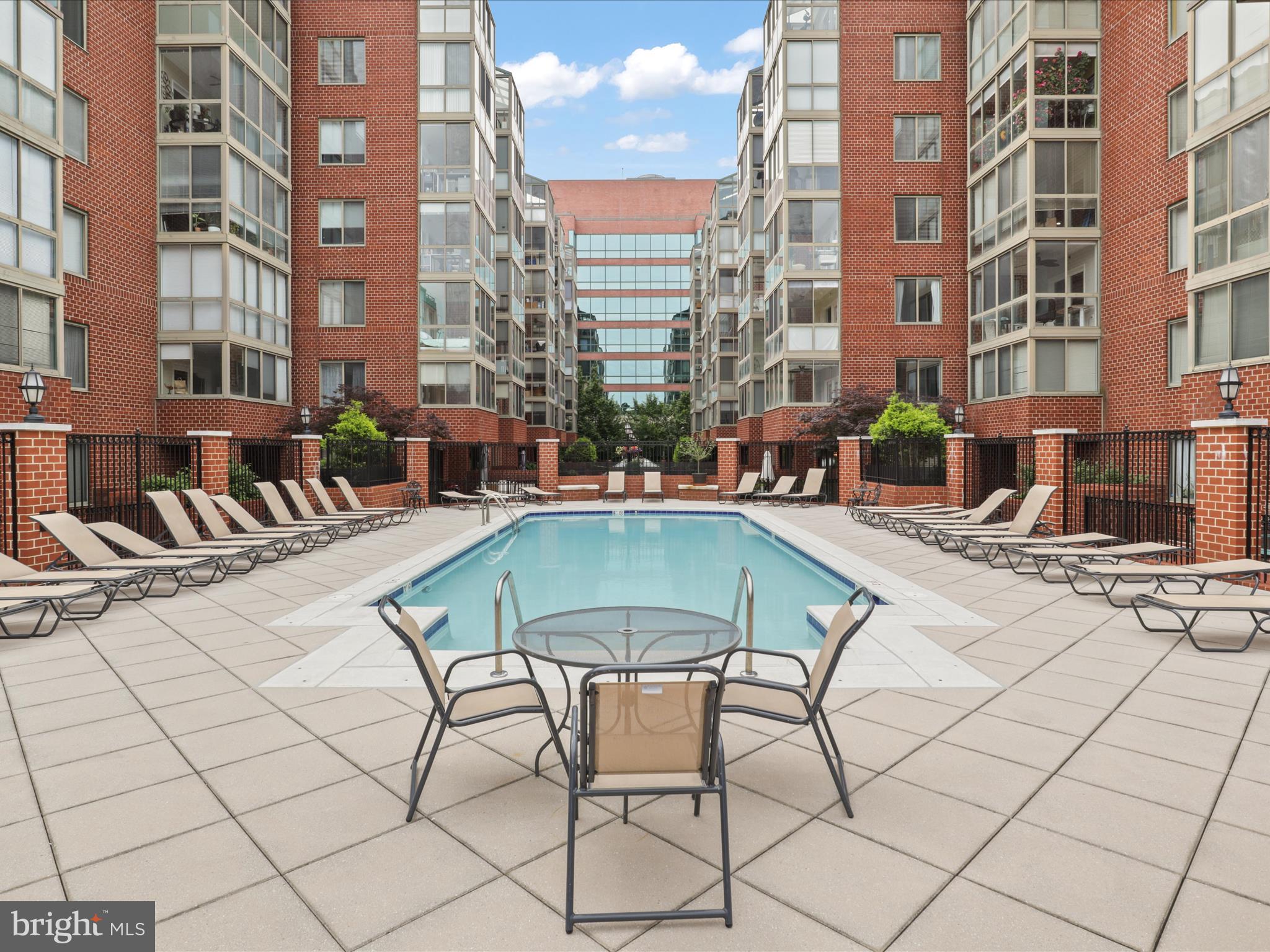 1045 N Utah St #2-404