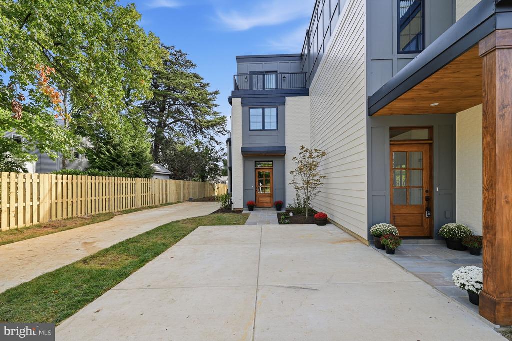 1225 N QUINCY STREET