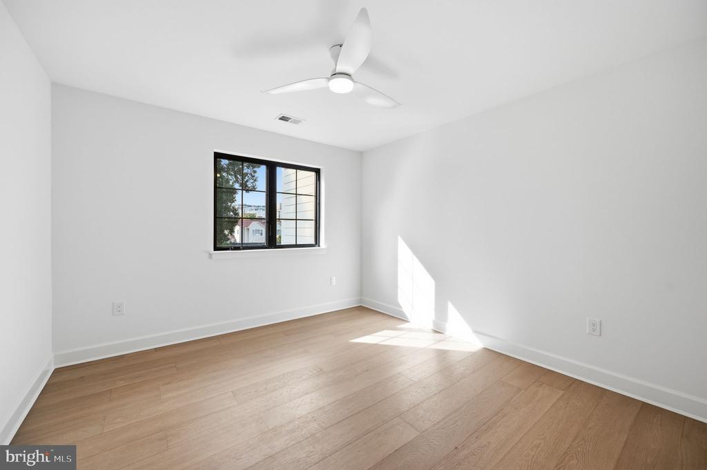 1227 N QUINCY STREET