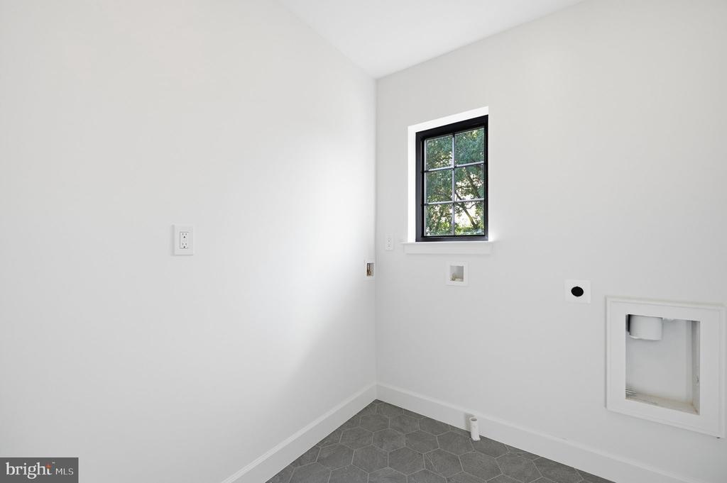 1227 N QUINCY STREET
