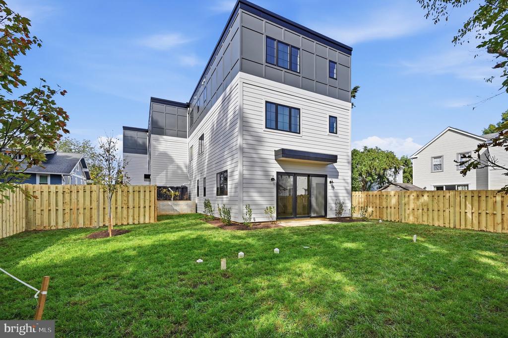 1227 N QUINCY STREET