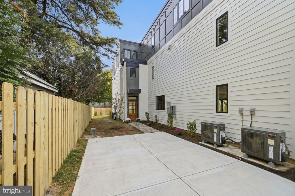 1227 N QUINCY STREET