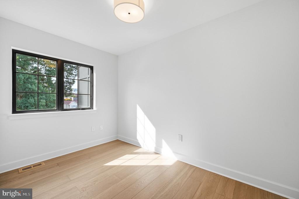 1227 N QUINCY STREET