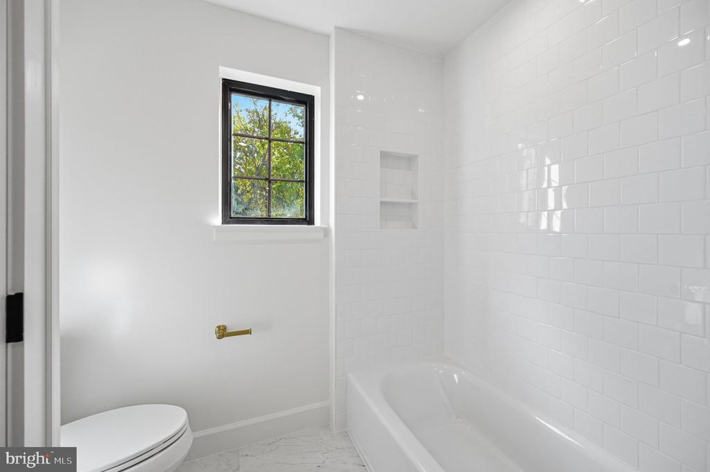 1227 N QUINCY STREET