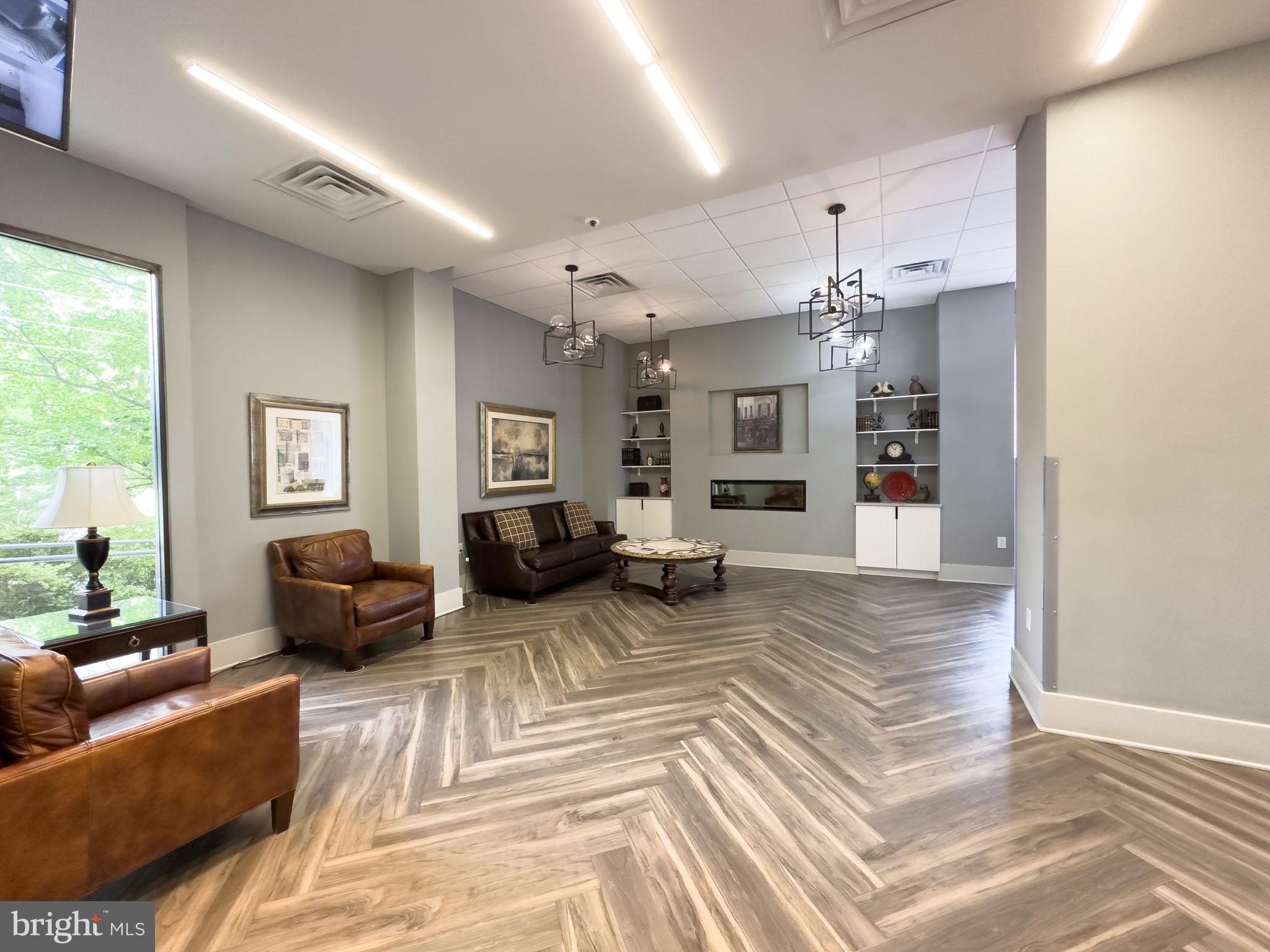 5300 Holmes Run Pkwy #306