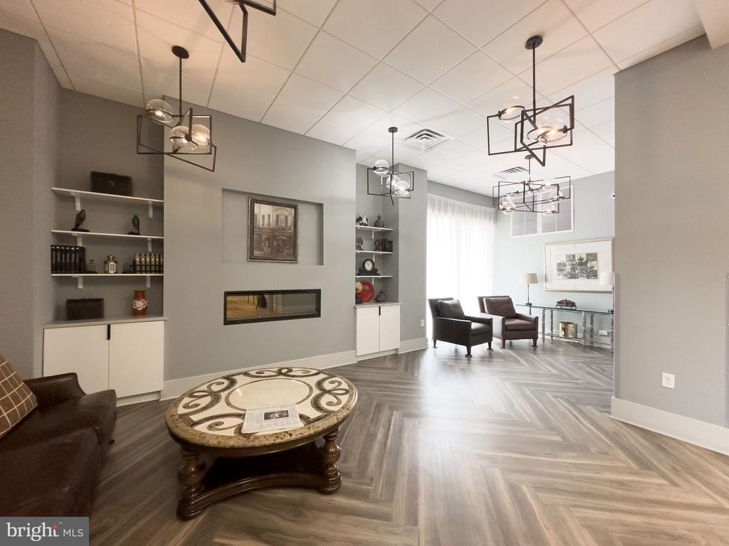 5300 Holmes Run Pkwy #306